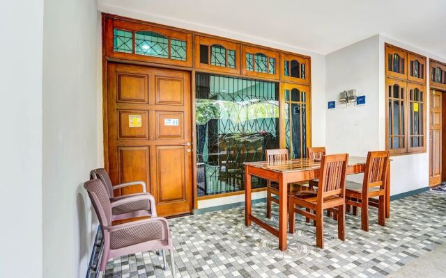 OYO Titik Koma Guest House