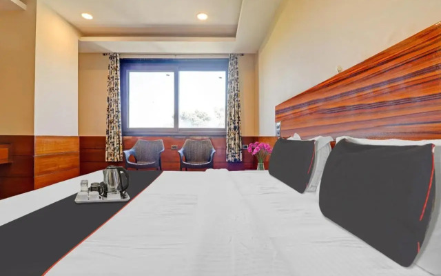 Oyo 703086 Hotel Shri Rooms & Restaurant