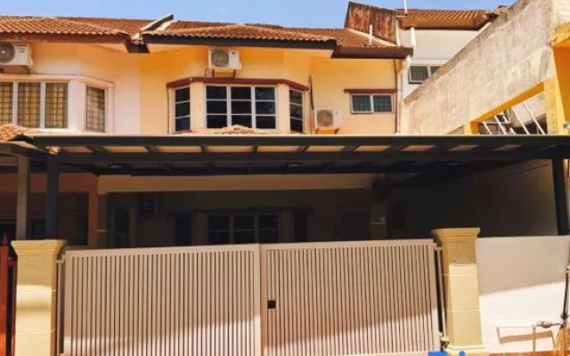 Seremban-Spacious-Lovely-Home-Bkt Chedang-S2-10R4B — 2-star hotel in Seremban