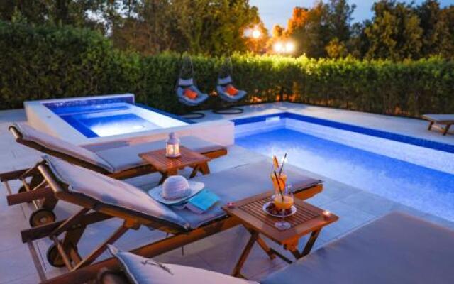 Villa Pino with Jacuzzi