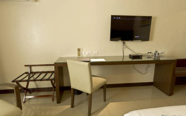 Mandarin Plaza Hotel