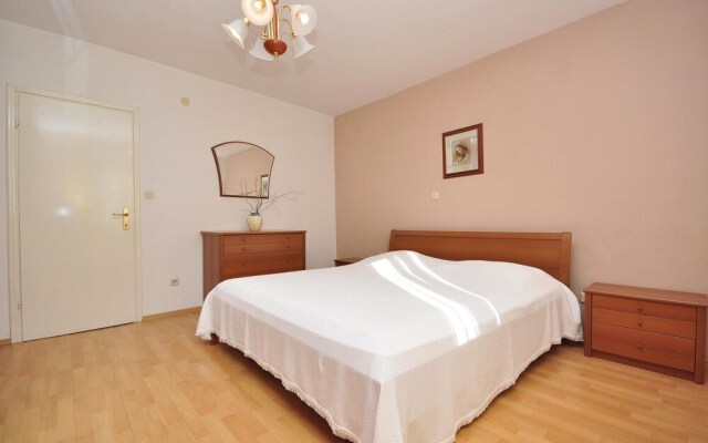 Amazing Apartment in Pucisca With 3 Bedrooms and Wifi