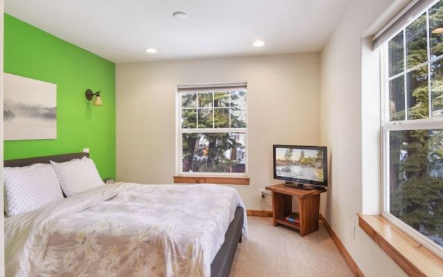 Sunny Woods Acres Near Golf & Adventure Park