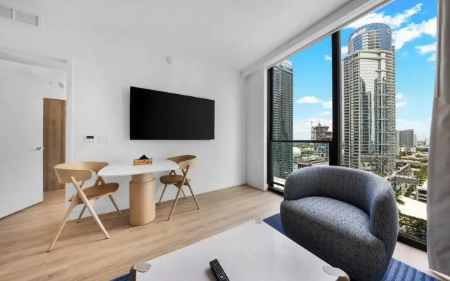 Chic Downtown 1BR with Stunning Views