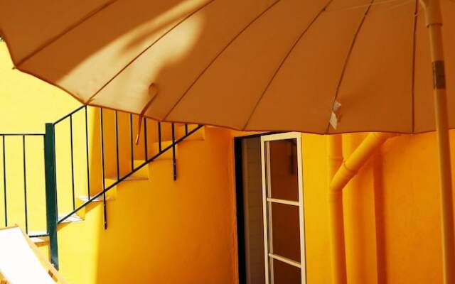 Apartment With Yard in Alfama