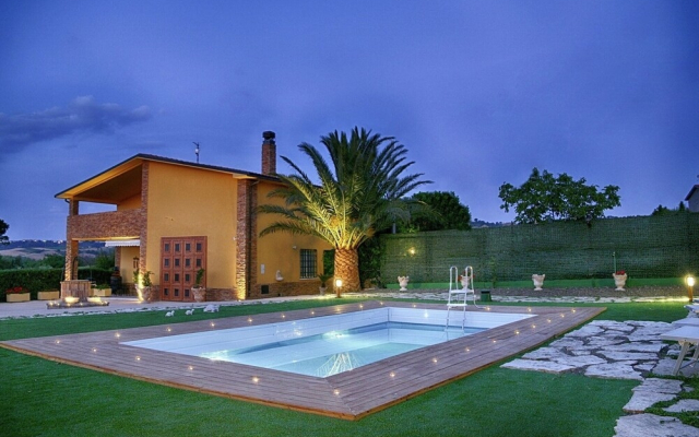 Wonderful Villa with Private Swimming Pool near Sea