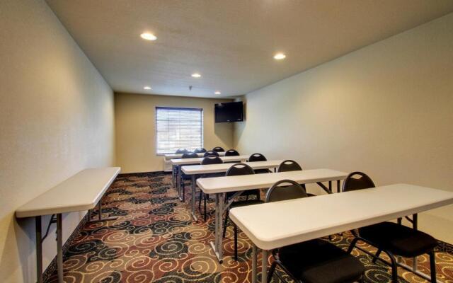 Cobblestone Hotel & Suites - Newton