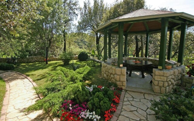 Stunning Home in Supetarska Draga With Wifi and 1 Bedrooms