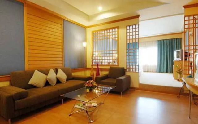 Suriwongse Tower Inn