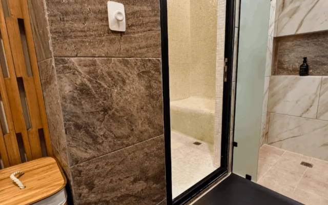 Cristalino Lagoon Front Hotel Restaurant & SPA