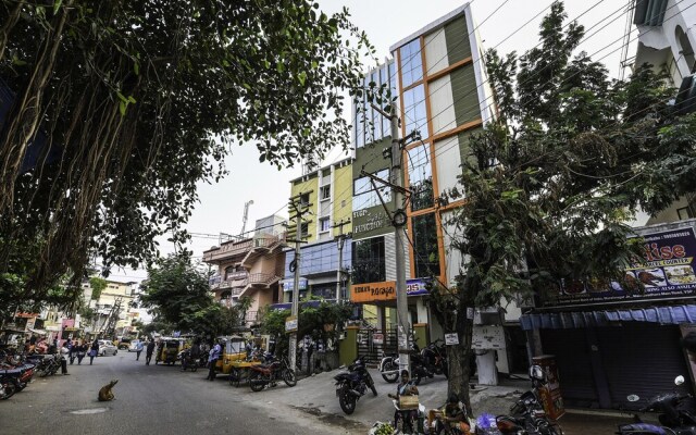Oyo 17302 Yugis Vedhika Hotel