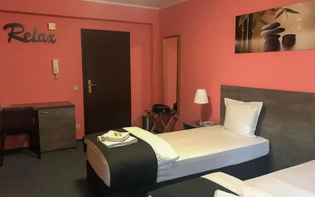 Airport Hotel 10 min to the Airport
