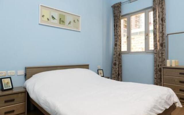 Beachfront 52 by Tlv 2 Rent