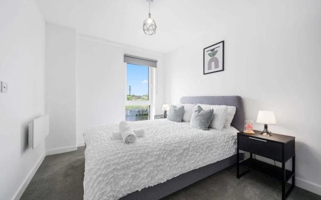 Manchester - Apartment - Sleeps 5 - Parking