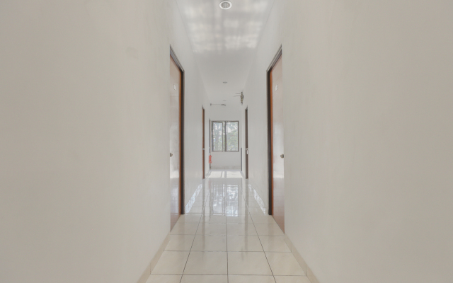 OYO 866 Idola Residence