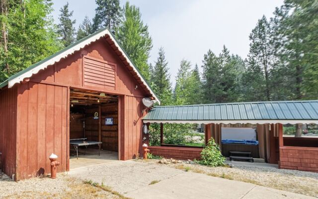 West Haus Escape 3 Bedroom Home by NW Comfy Cabins by RedAwning