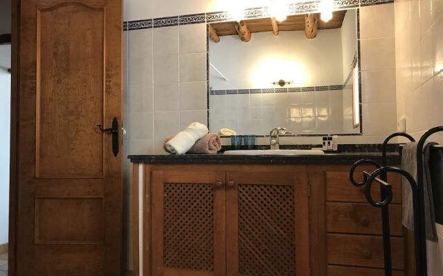 Charming Holiday House Within Walking Distance of Cala Llonga Beach and Village
