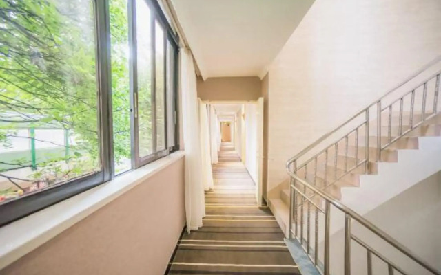 Fengning Hotel (Fengning Hotel （Guangzhou Shangxiajiu Pedestrian  Ximenkou Subway Station Branch）
