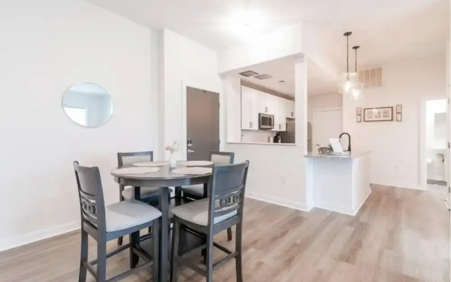 Cozy Apartment with WiFi 206