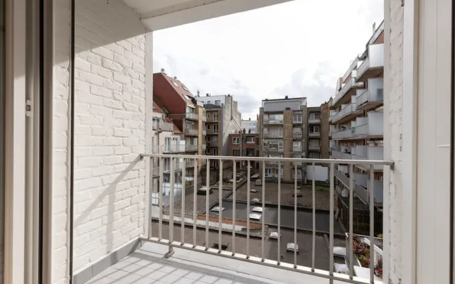Stunning Apartment on top Location With Parking