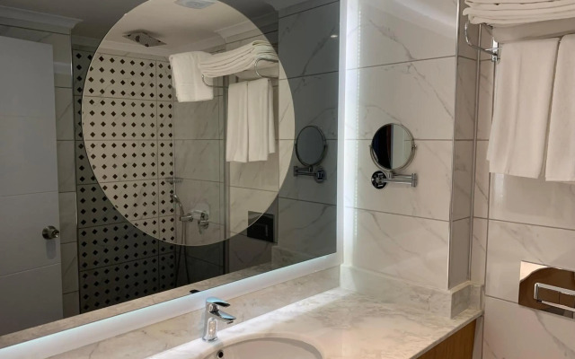The Sansa Hotel & Spa