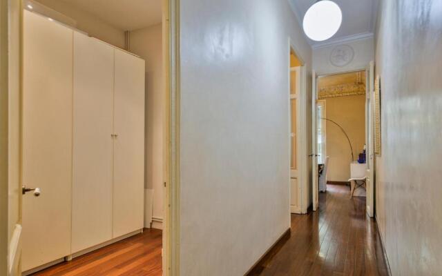 Aribau Apartment