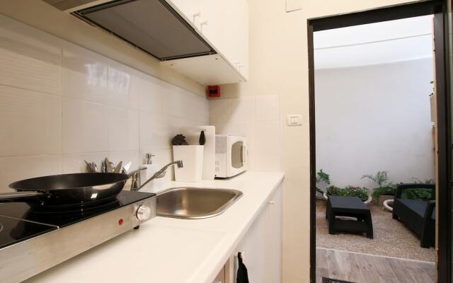 Modern Central Studio 5 min to Beach