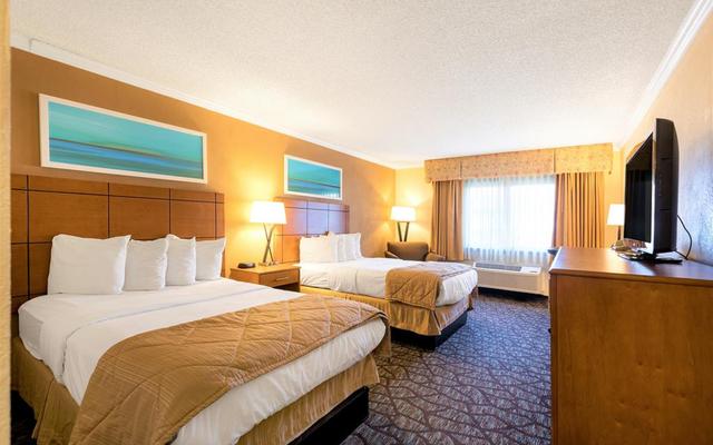 Clarion Hotel Detroit Metro Airport