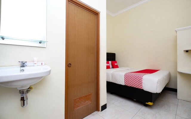 Santana Guest House by OYO Rooms