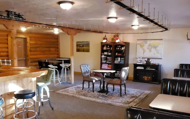 Duck Creek Village Inn
