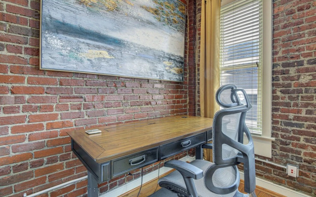 Stylish Dtwn Knoxville Condo w/ Rooftop Deck!
