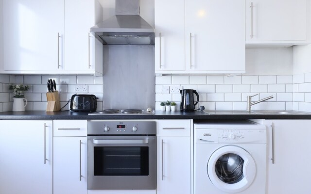 Cosy Studio In West London Fits 2