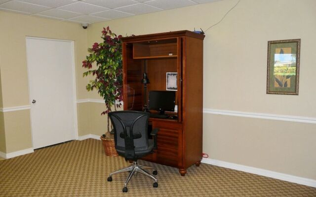 Cozy Beachfront Condo With Pool and Ocean Views