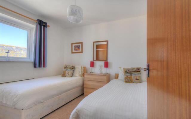 4 Bay View Court
