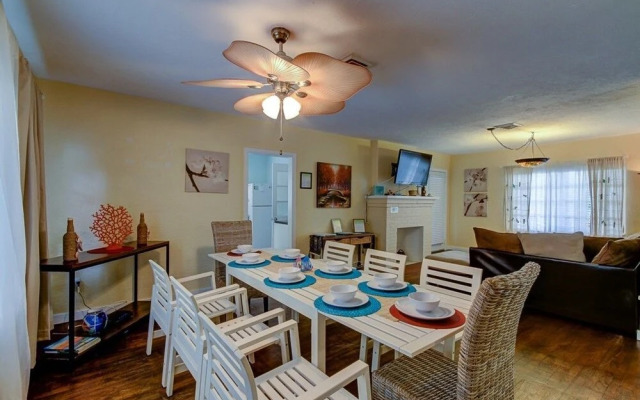 Clearwater Beach Cabana by RedAwning