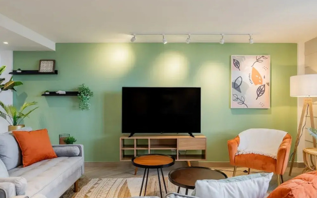 w Elegant 3BR With Modern Terrace in Panama