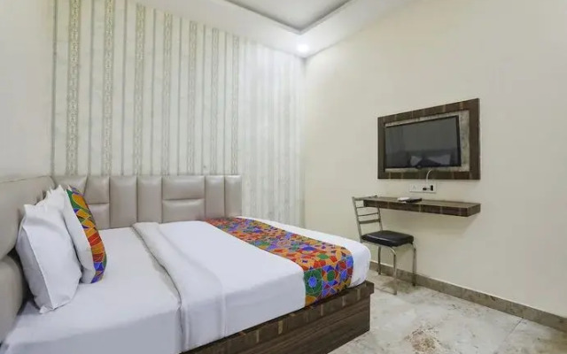 Fabexpress Paradise Inn
