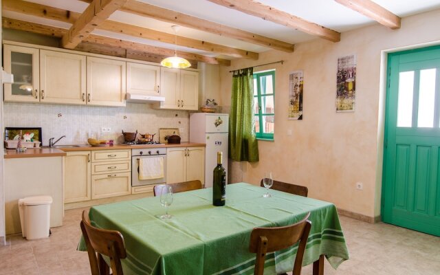 House Ulika - Freshly Renovated, Unique & Rural Style