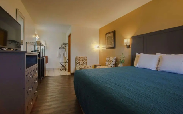 Shady Acre Inn and Suites