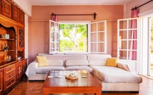 Rena's Hospitality walk to the beach,10min to Chania!