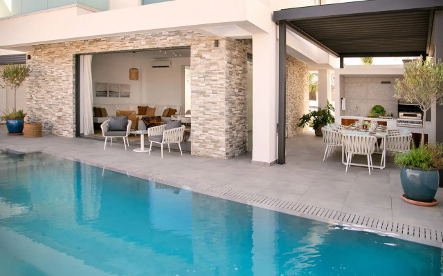 Chris Le Mare Gold Luxury Villa By Louis Hotels