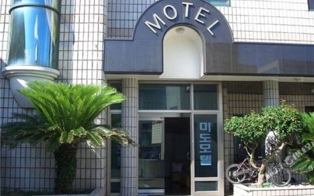 Mido Motel