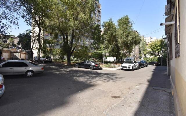 RetroCity Apartments at Mashtots Avenue