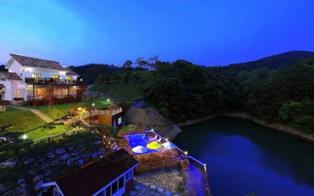 Attimua Guesthouse & Pension
