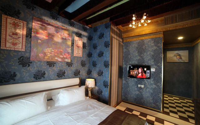 Roomi Suites Hotel