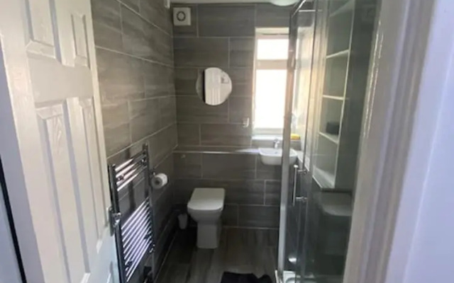 Chic City Retreat Immaculate 2 Bed Oasis in London