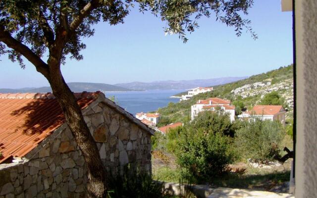 Elizabet - great location & close to the beach - A2(2+2)