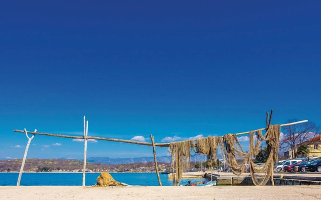 Awesome Home in Njivice With Wifi and 2 Bedrooms