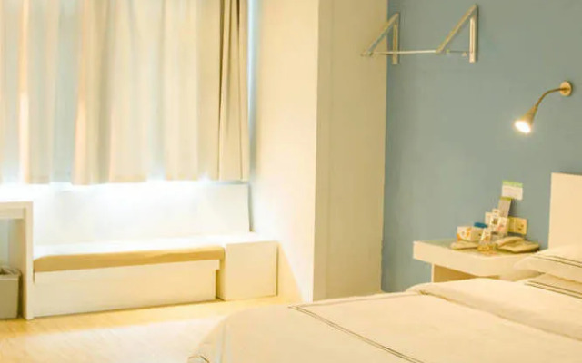 Days Inn by Wyndham Yueyang Train Station