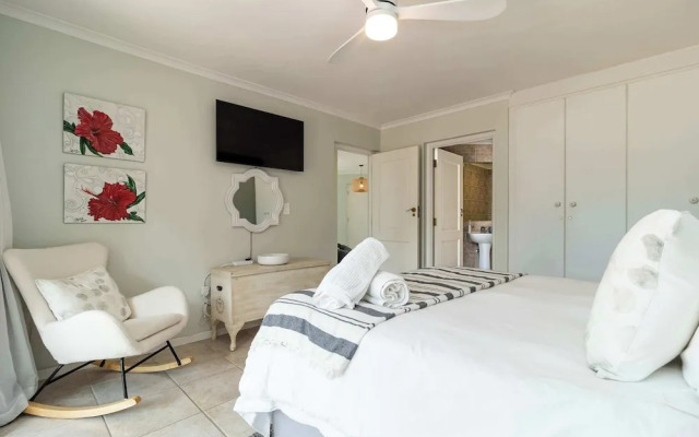 Beachfront Villa Sea Breeze ,hout Bay